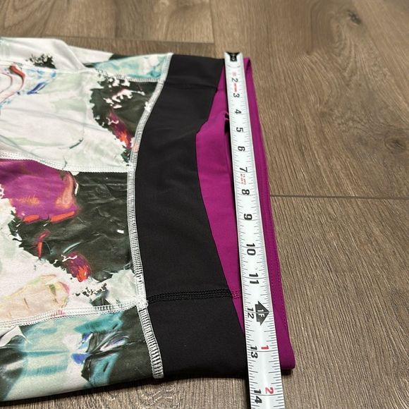 Lululemon Athletica Pink and White Leggings with Artistic Design - Picture 9 of 13